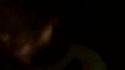 Rápidamente se puso a cuatro patas para tener sexo y no le importa follar viejitas foyando tetas.