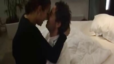 Una joven asiática monta la polla de su novio. viejitas fallando