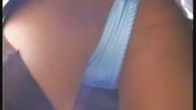 Y los huevos lamerán, xxx viejitas y la mamada servirá. Una linda chica italiana crea todas las condiciones para su novio nerd.