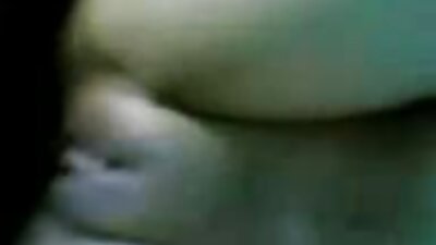 Una mujer embarazada en viejitas calientes xnxx lencería hermosa salta encima del pene de su marido.