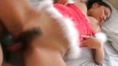 La rubia acaricia con la boca viejas cojiendo con jovenes la cabeza del pene, y prometió que de inmediato le daría cáncer.