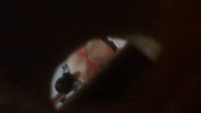 La rubia primero xnxxviejitas caminó por la ciudad, encendiéndose públicamente las nalgas, para luego retomar la succión.