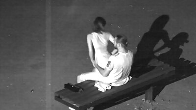 Mujer cojiendo con viejitas madura filmando sexo anal en cámara casera.
