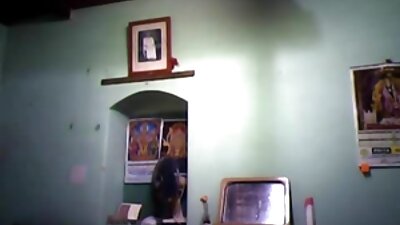 Un hombre maduro le paga a una jovencita por la dura explotación viejitas cojiendo con perros de su raja.
