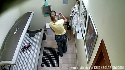 Habiendo bañado viejitas de 90 años cogiendo a su amiga en el baño, le hizo fisting anal.