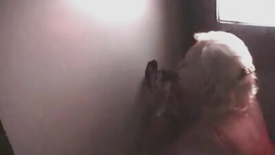 Una morena de 30 años se subió al pene viejitosxxx de su amante sin quitarse las bragas.
