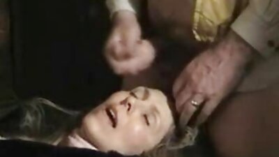 La italiana de pelo rizado insiste en viejitas cojiendo con perros follar en términos muy claros, sacudiendo el culo en la cara de su compañera de cuarto.