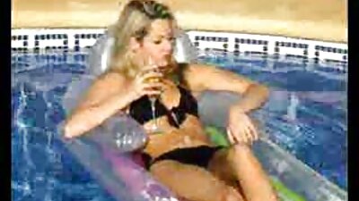 El pensionista llamó a la casa a una joven prostituta con medias negras. viejitas foyando