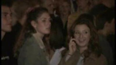 Tonto de 18 años viejitas cojedoras salta enérgicamente sobre un consolador, soñando con sexo con actores de cine de Hollywood.