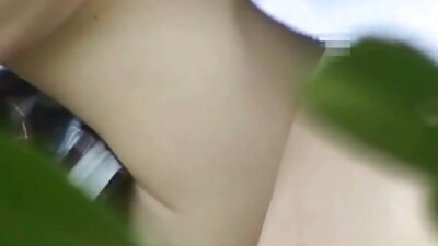 Una pareja casada está viejas cojiendo con jovenes ocupada teniendo sexo después del regreso del cabeza de familia de un viaje de negocios.