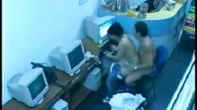 A una esposa de culo gordo le encanta cabalgar sobre viejitas mexicanas cojiendo su esposa recostada.