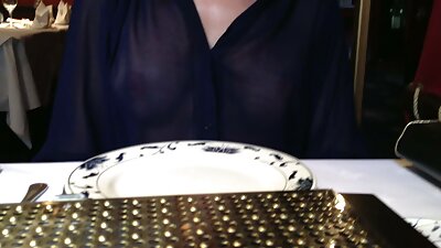 Rubia con gafas videos de viejas mexicanas cojiendo inserta un pepino en su culo frente a la cámara.