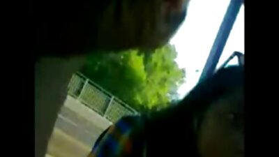 La rubia por primera vez consiguió un coñito apretado de viejitas calientes follando una morena delgada.