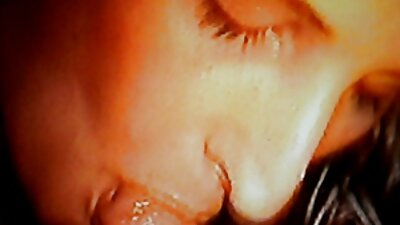 Gilipollas modelo videos de sexo con viejitas de webcam se inclinó sobre doggystyle para masturbación anal.
