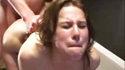 Hermosa mamá en medias de red se arrojó a videos xxx de viejitas chorros de sexo duro.