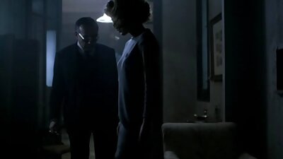 Imágenes de vídeo amateur de una pareja casada teniendo sexo en el suelo, sobre una alfombra. videos de sexo de viejitas