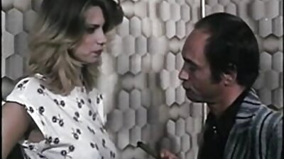 Los viejas calientes cojiendo sueños de coño de una joven morena con pechos naturales se harán realidad ahora.