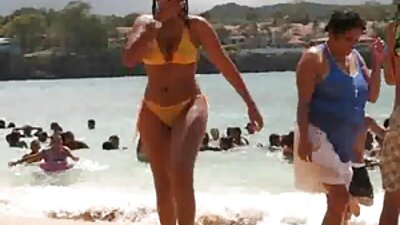 Para presentar un gran agujero anal, la modelo se folló viejitas folladoras a sí misma con enormes falos.