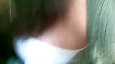 La hechicera de 50 años levantó sin esfuerzo la pipa viejitosxxx de un desesperado impotente.