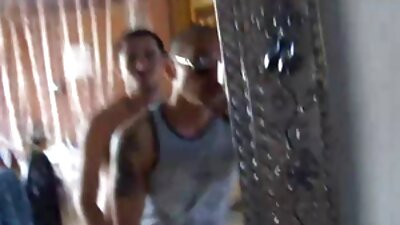 Una polla visitante folló a nuestra videos de viejitas teniendo sexo rubia local de 18 años en minifalda en todos los agujeros.